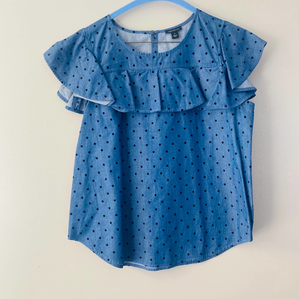 Ann Taylor denim chambray dotted ruffle sleeve blouse (Size: MediuM)